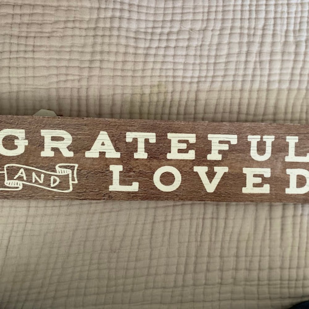 NWT Grateful & Loved Wooden Wall Hanging